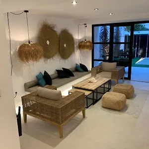 Aparthotel El Cargol, L' Escala
